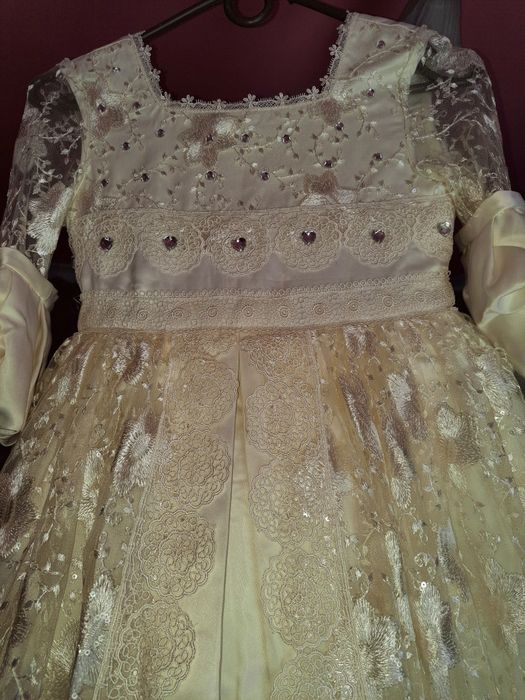 Продам гарну святкову сукню