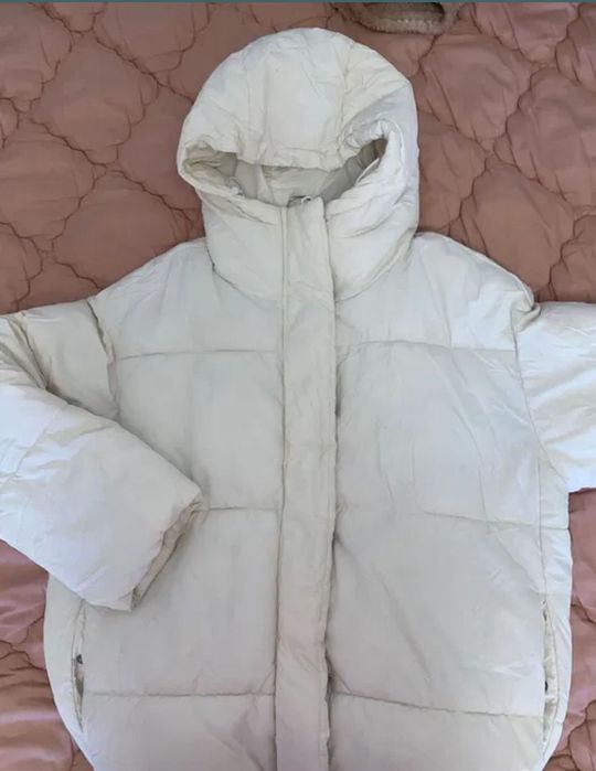 Зимова жіноча куртка білого кольору