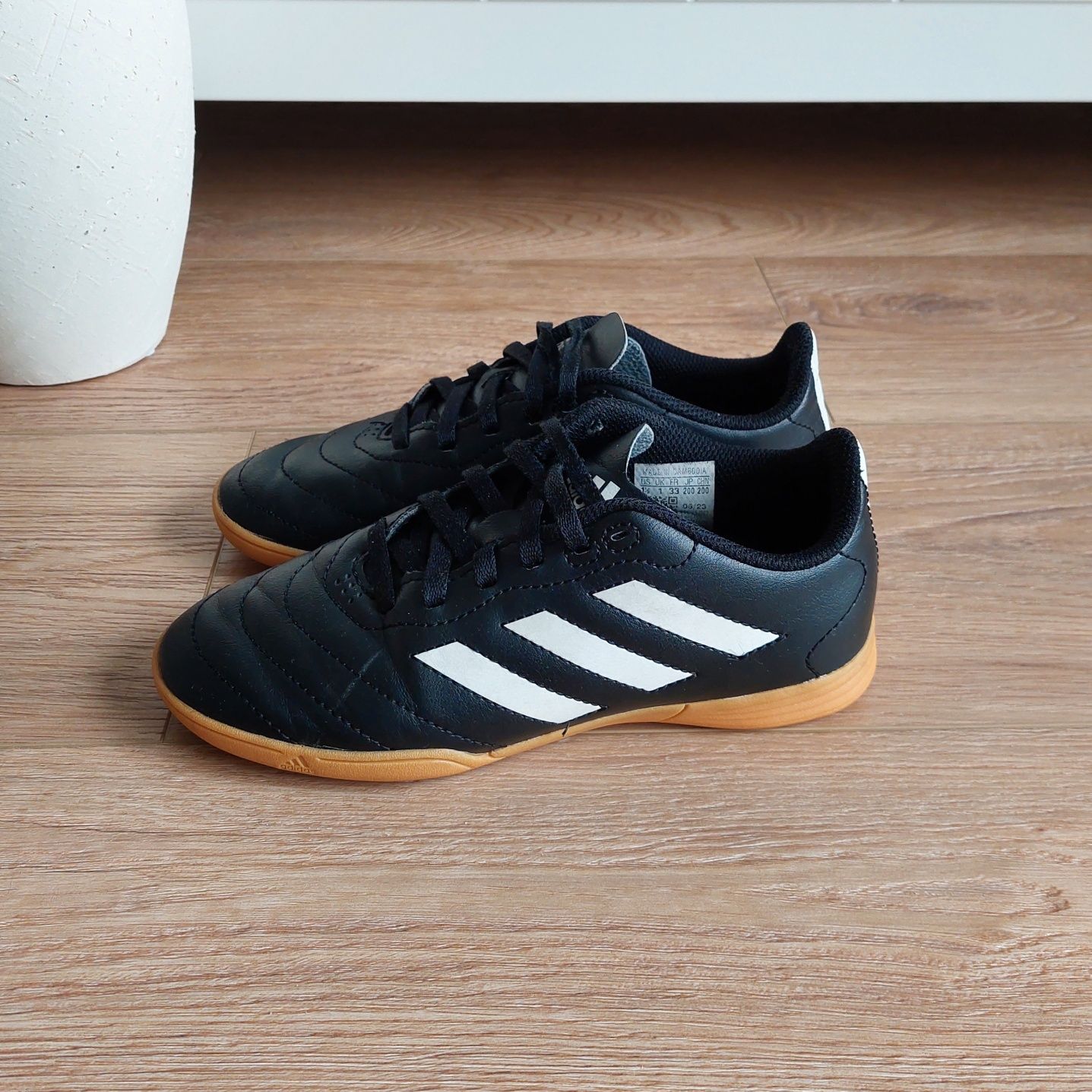 Buty halowe Adidas Goletto rozm. 33
