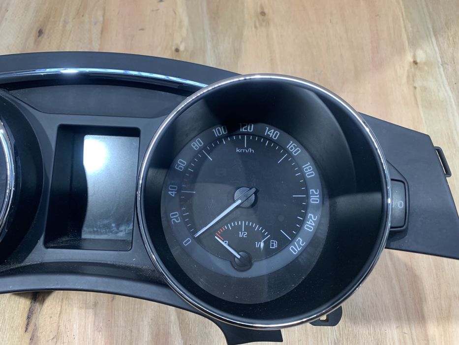 Skoda SuperB II 2.0 TDI licznik zegary EUROPA