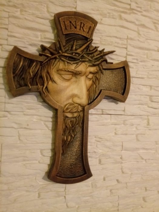 Krzyz-Jezus-Plaskorzezba-Drewno