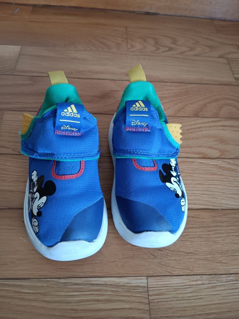 Sapatilhas Adidas tamanho 22