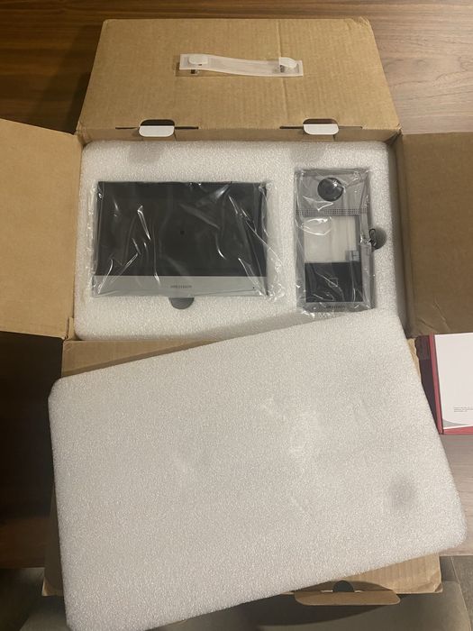 Kit de intercomunicação de vídeo IP Hikvision DS-KIS604-S