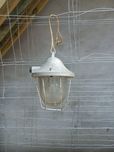 Lampa do pomieszczeń gospodarczych lub na zewnątrz