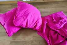 Almofadas tapetes cortinas rosa