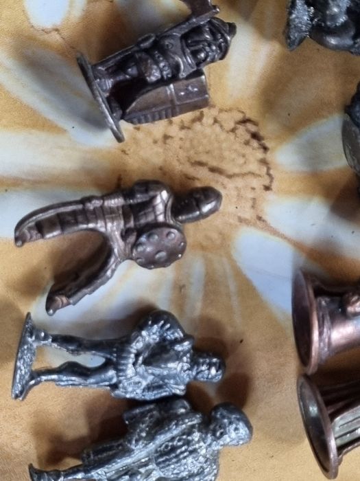 23 metalowe figurki żołnierzyki, król, armata, smok inne