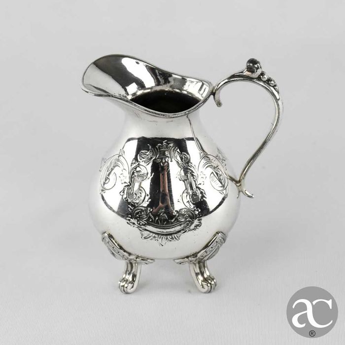 Leiteira em casquinha inglesa cinzelada