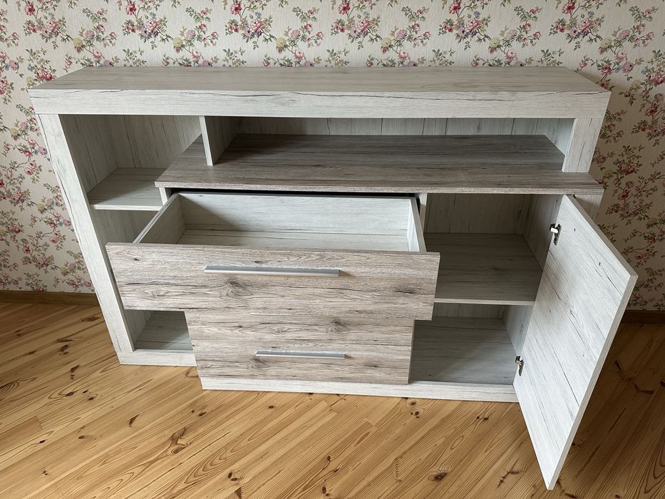 Комод з широкими шухлядами і тумби 2 шт. Має деякі недоліки