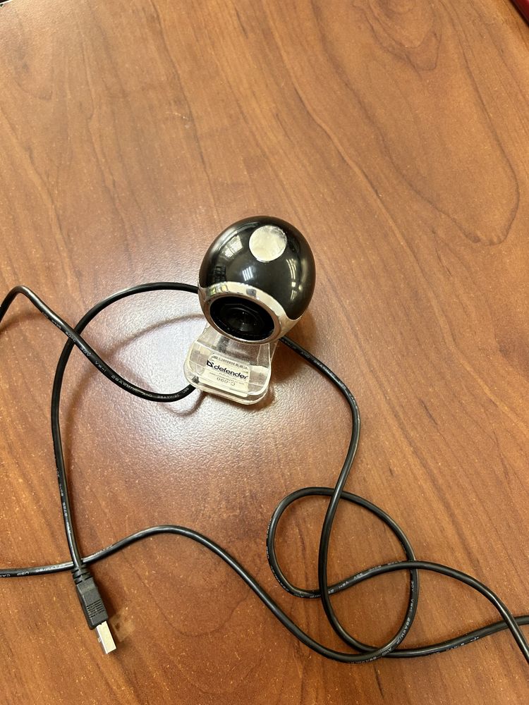 Веб камери Defender та Logitech