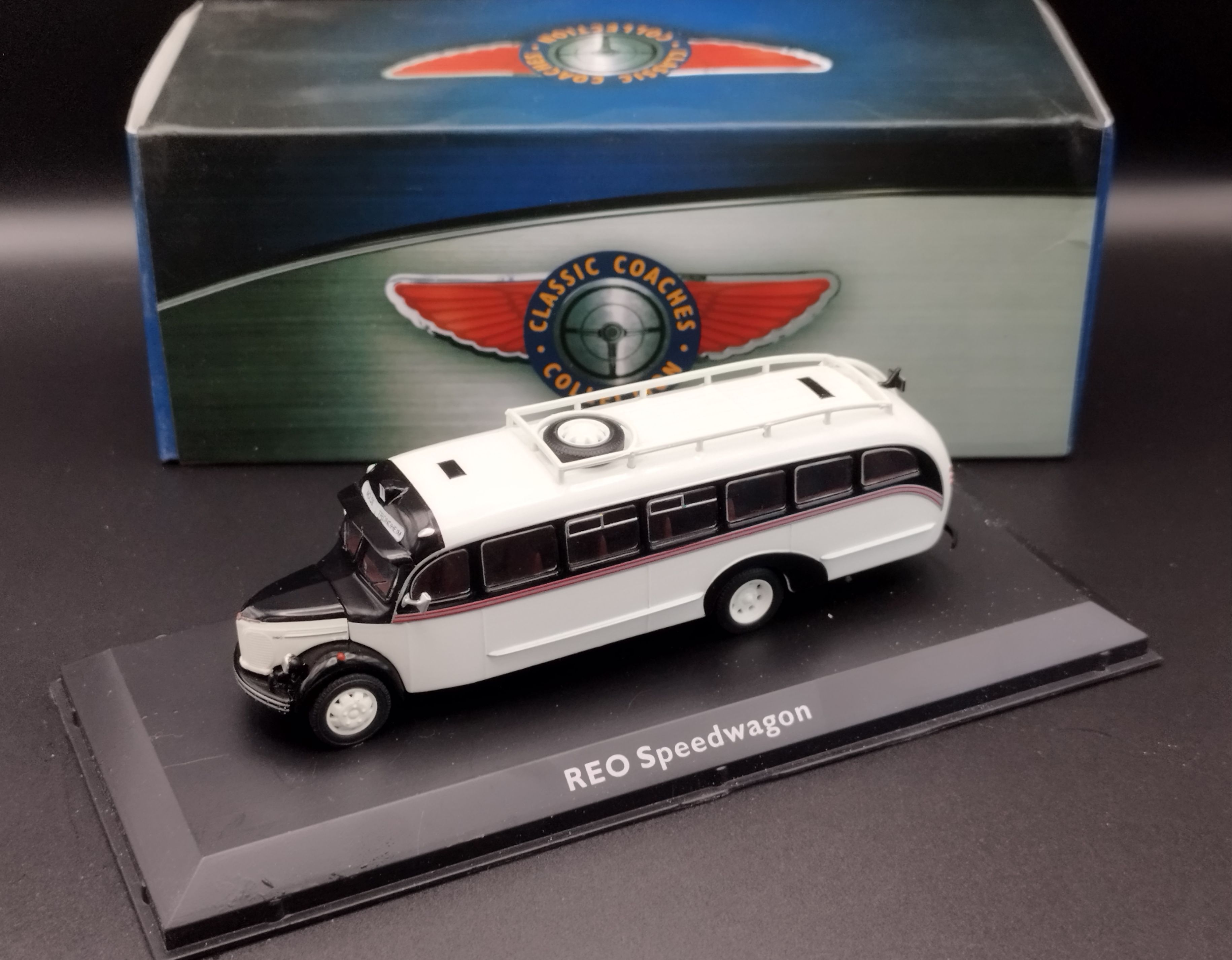 1:72 Atlas BUS REO Speedwagon  model nowy