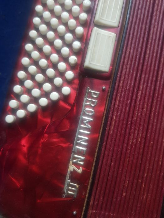 Barcarole акордеон. 120 басов. 11 рег. Немец.Отличное состояние. Чехол