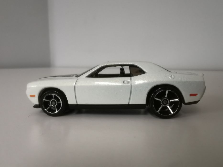Hot Wheels Resorak Dodge Challenger SRT8 '08