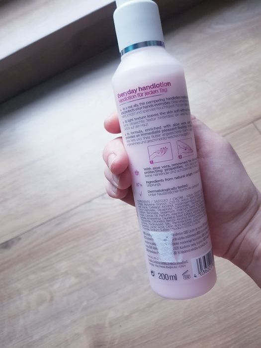 Nowy krem do rak Douglas Essential 200ml
