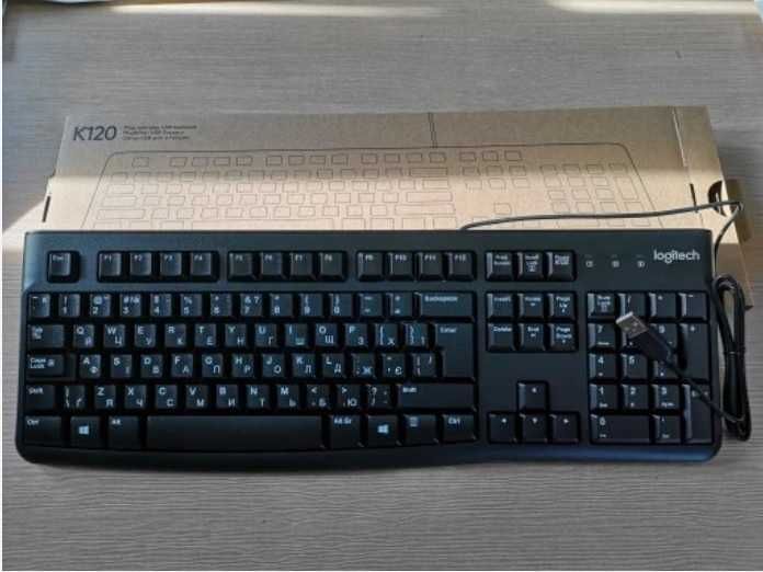 Клавиатура Logitech K120 в заводской упаковке.