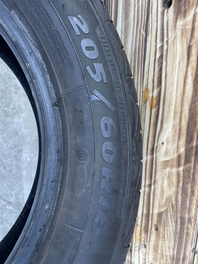 Шини 205/60 r16 стан нових Debica