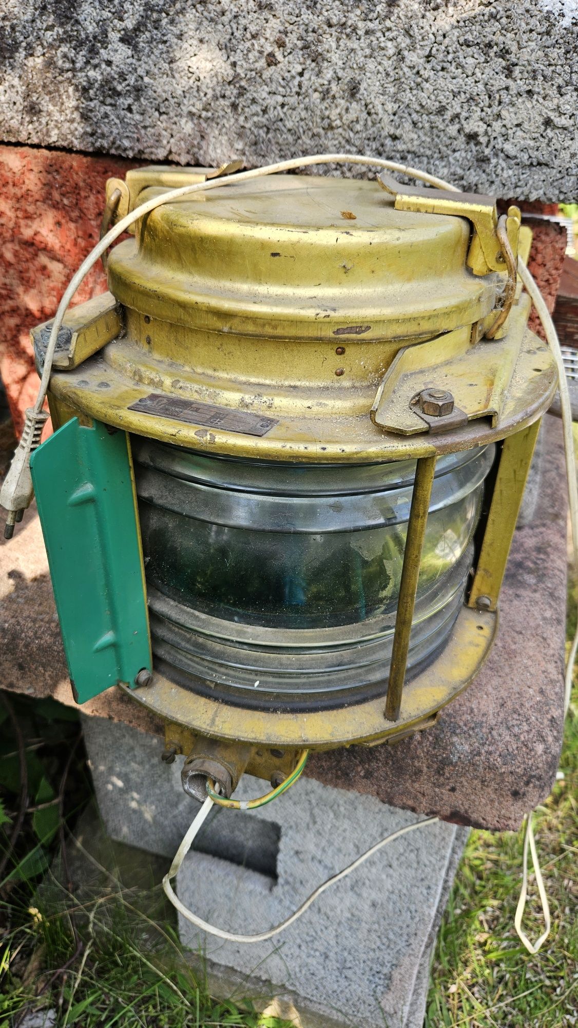 Oryginalna lampa sygnalizacyjna z boi morskiej, przerobiona na 220V
