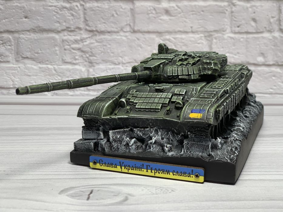 Гіпсовий сувенір танк Т-72Б
