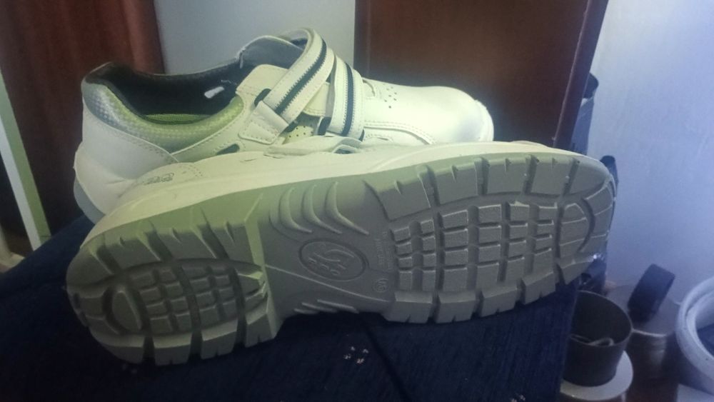 Buty BHP białe  rozmiar 46 bez wiązania