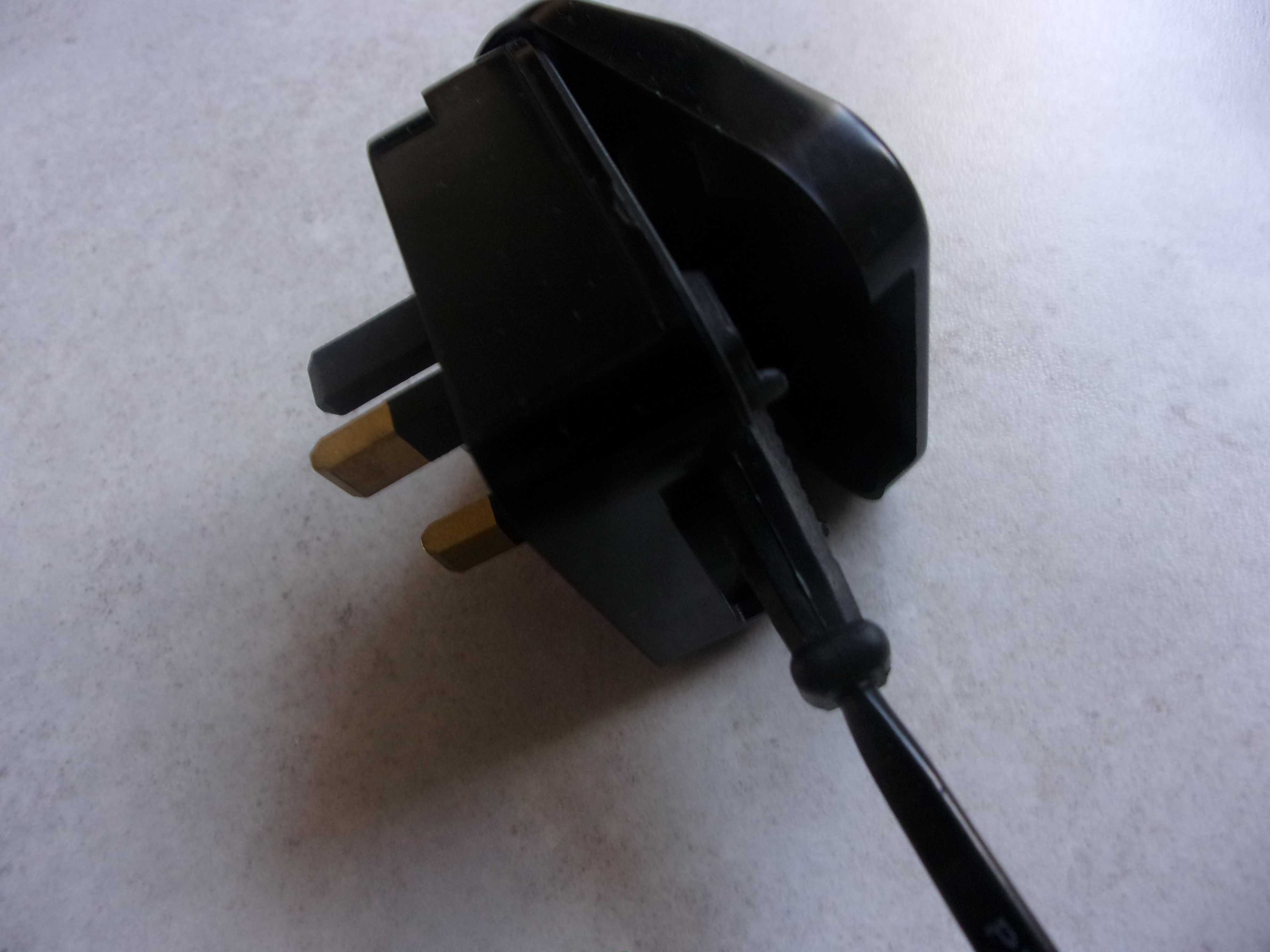 Adapter sieciowy FUSED z EU na UK czarny ANGIELSKI