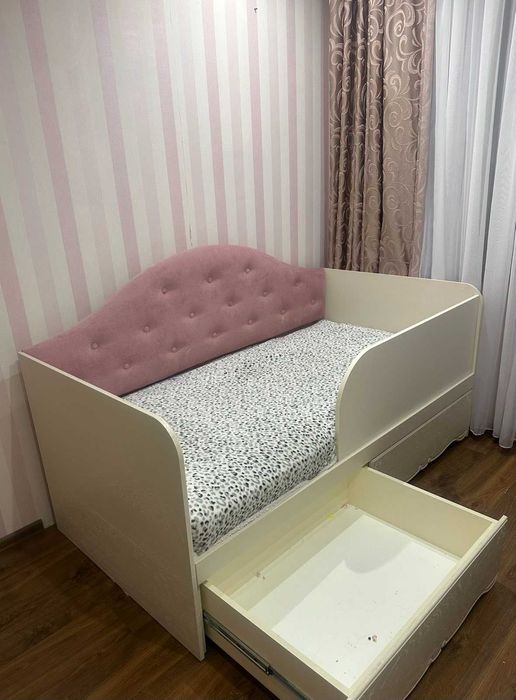 Ліжечко для дівчинки