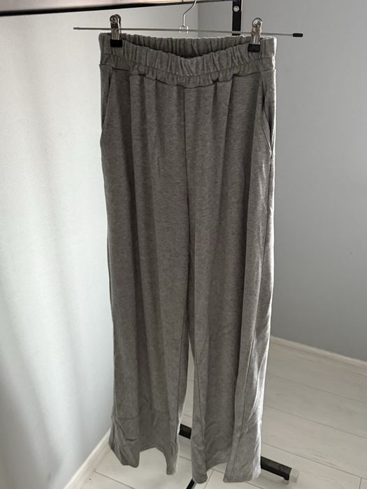 Жіночий костюм в рубчик