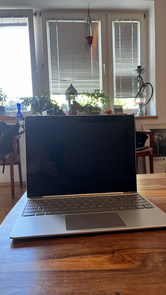 Microsoft Surface Laptop Go i5/8GB/256 – idealny