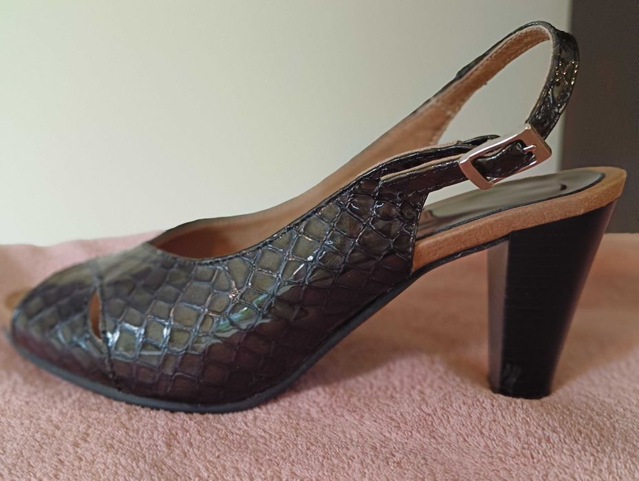 Sandały na słupku Pitillos