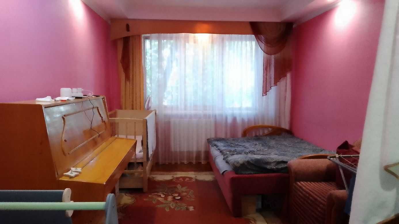 Продам двосторонню двокімнатну на Кубанській Україні (Жукова), 19.