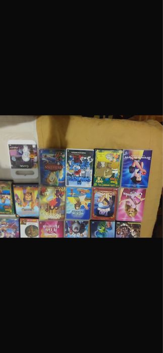 Lote se 42 DVDs infantis e jivenis
