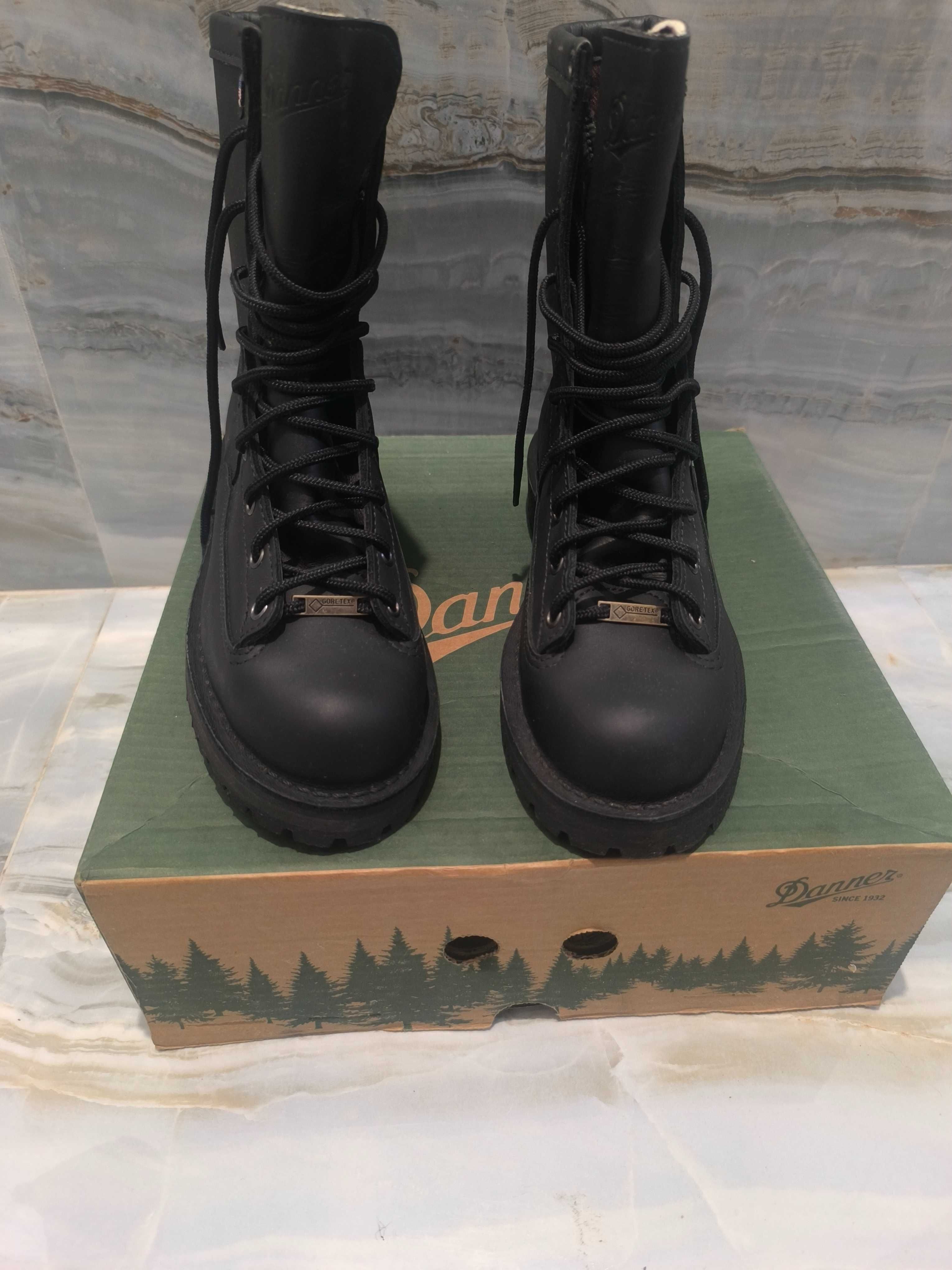 Берци Danner , 43 Нові, made in USA, Gore-Tex