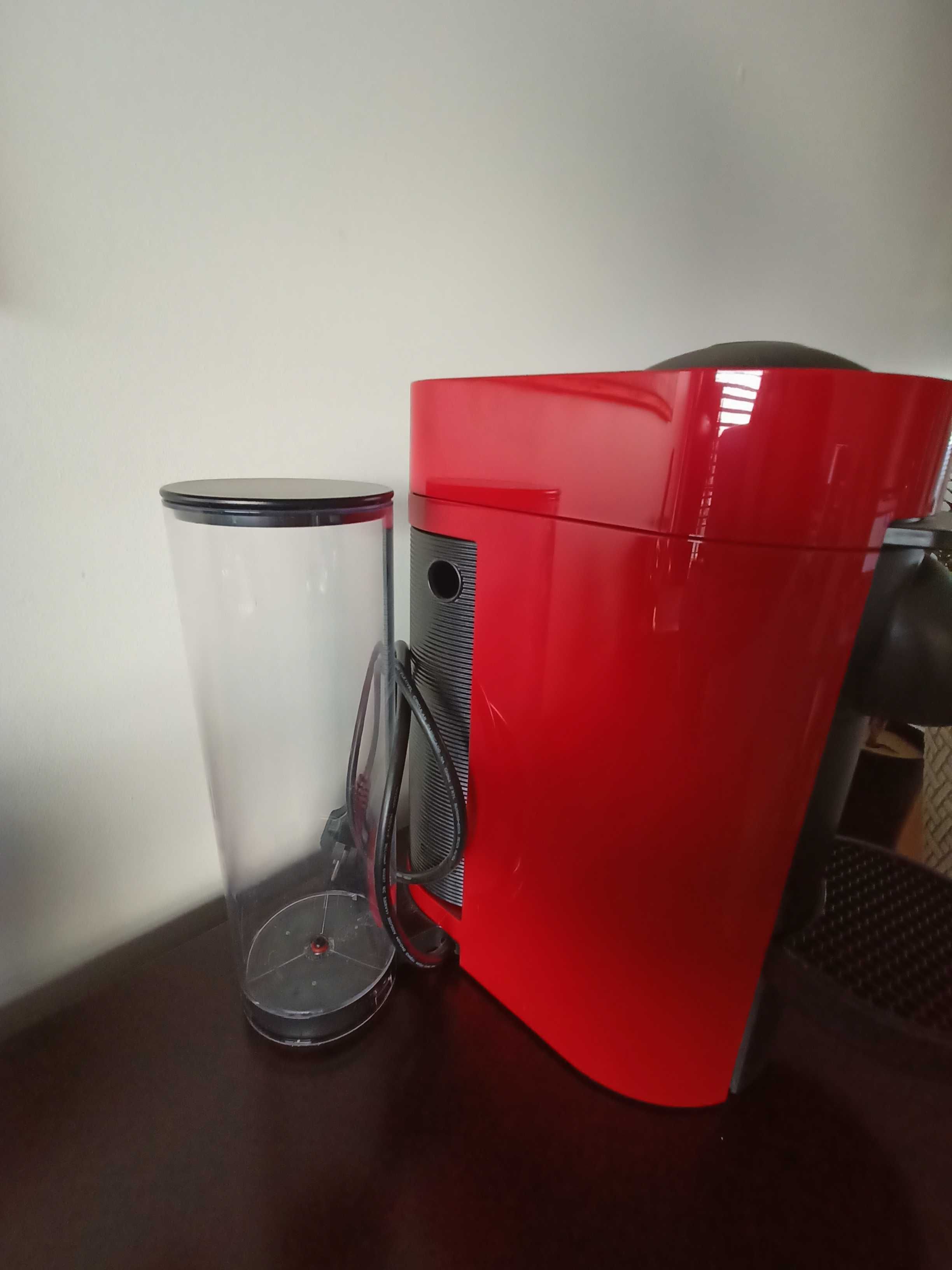 Máquina de café Nespresso Vertuo Plus