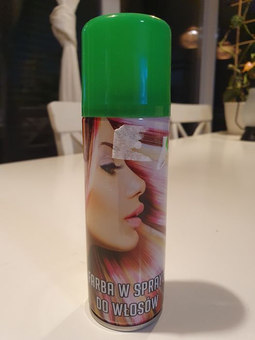 Farba w sprayu do włosów