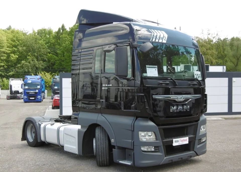MAN TGX 18.460 XLX MEGA low deck  MAN TGX 18.460 XLX MEGA 2016 low deck