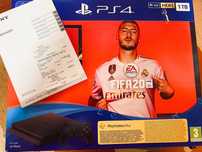 Konsola ps 4.