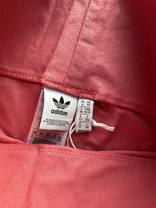 Zestaw sportowy Adidas Fakten koralowy (top oraz legginsy)