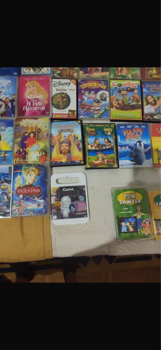 Lote se 42 DVDs infantis e jivenis