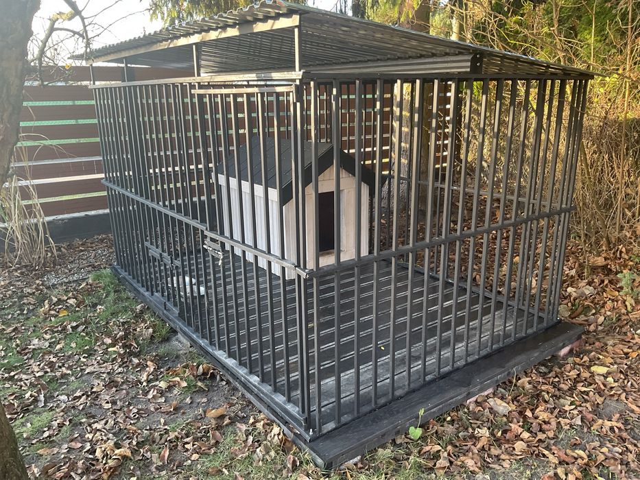 Kojec dla psa z podloga i buda