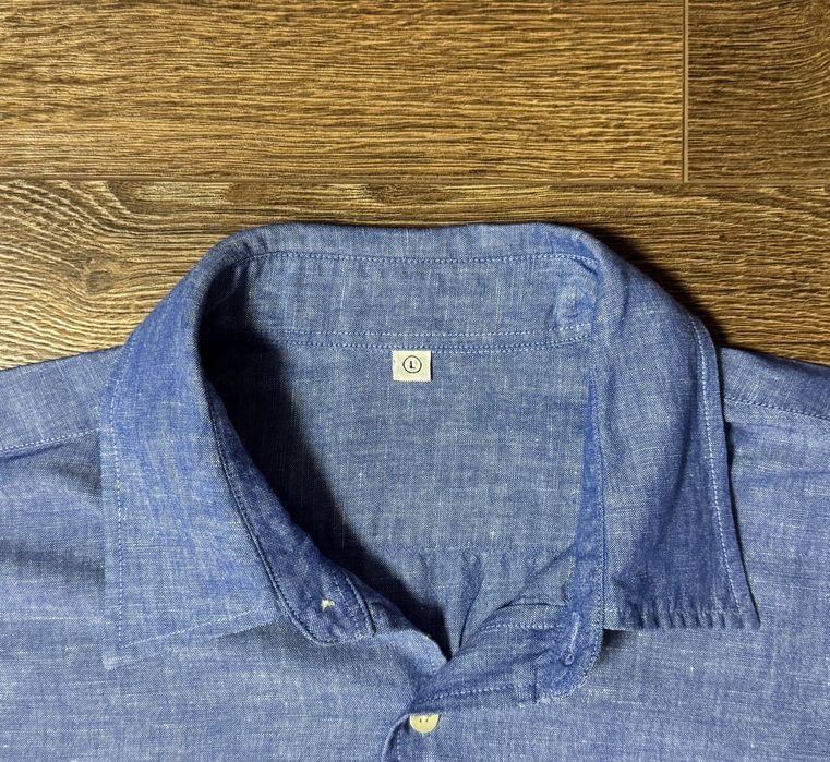 Льняная рубашка Uniqlo .