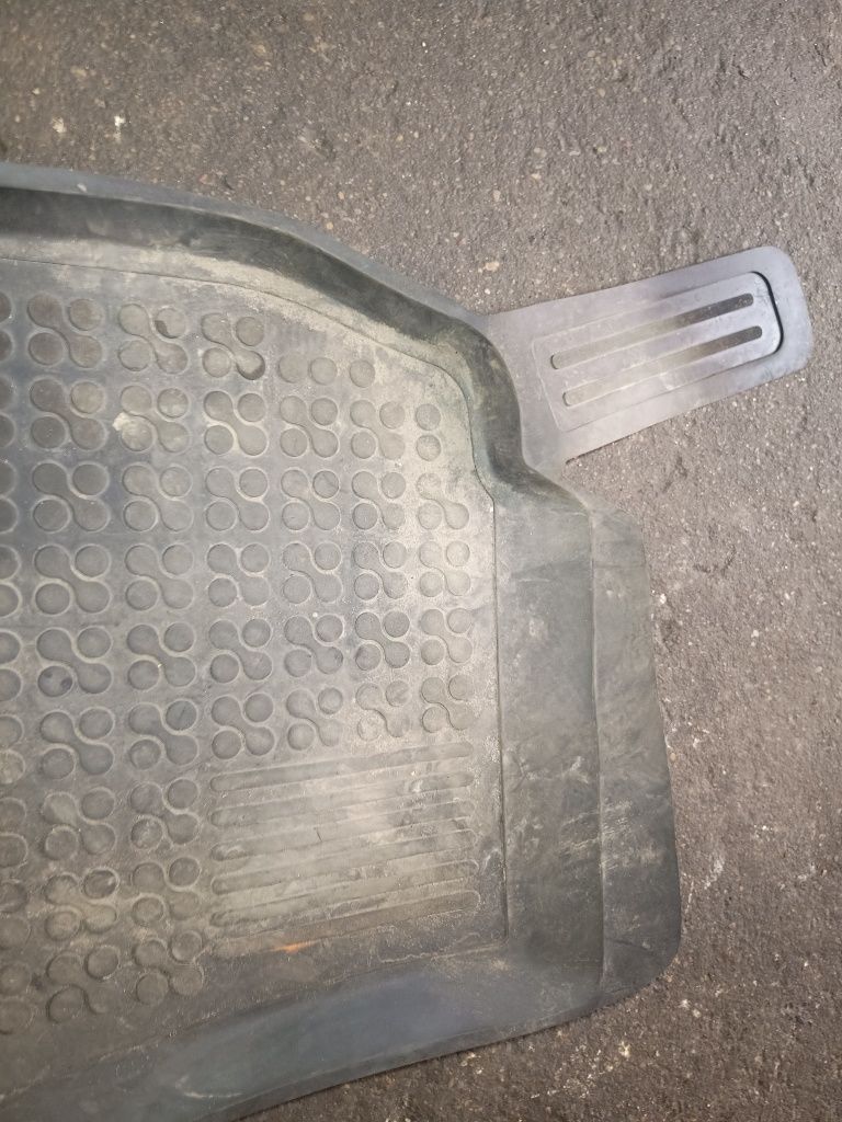 Dywaniki gumowe Audi A4 B8 komplet