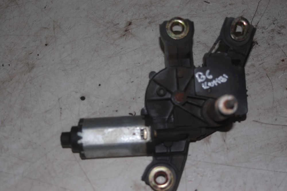 Silniczek tylnej wycieraczki VW Passat B6 kombi