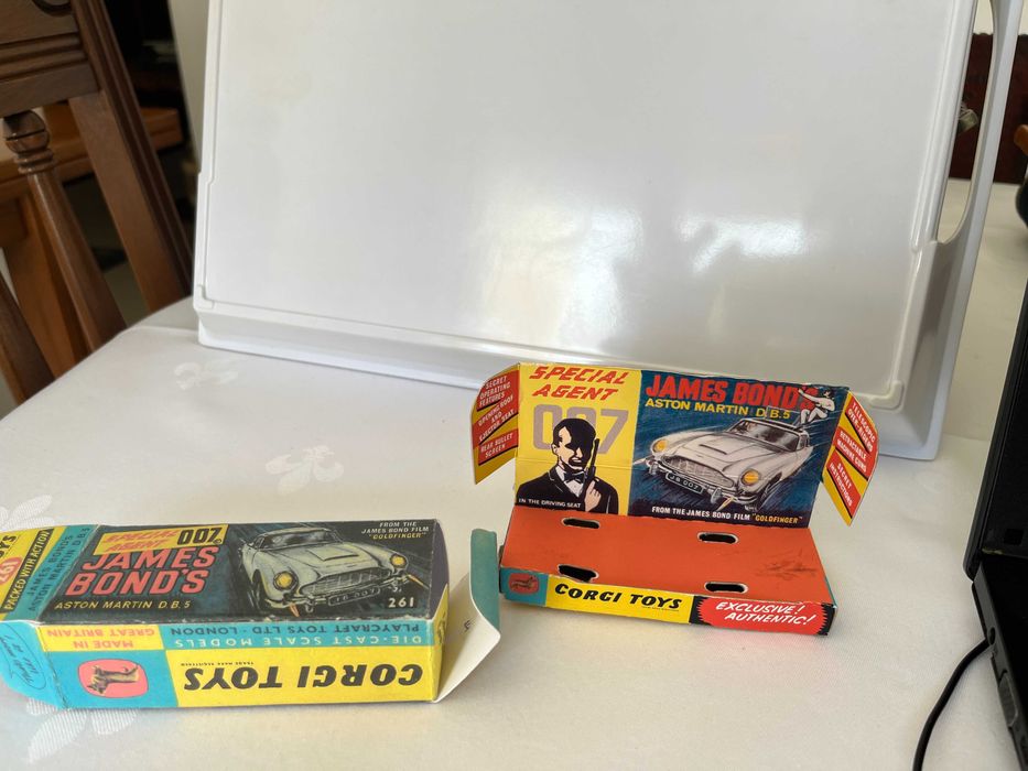 Caixa de reprodução (empty reprobox) 261 Corgi Toys - Aston Martin 007