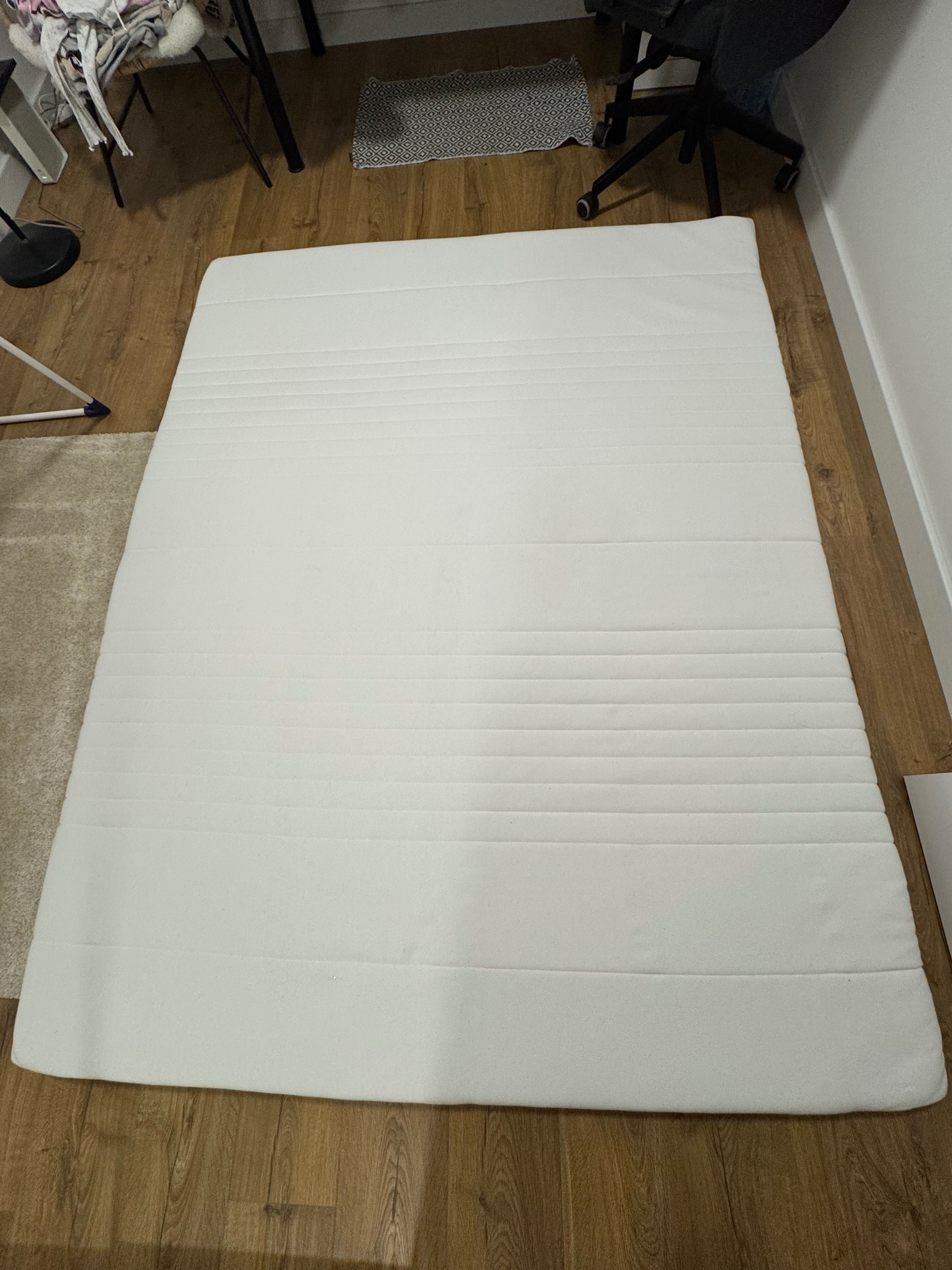 IKEA TUSSOY Mata biały 160x200x8 cm, stan bardzo dobry