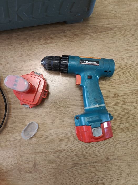 Wiertarko-wkrętarka Makita 6223D - bateria X2 , ładowarka, skrzynka