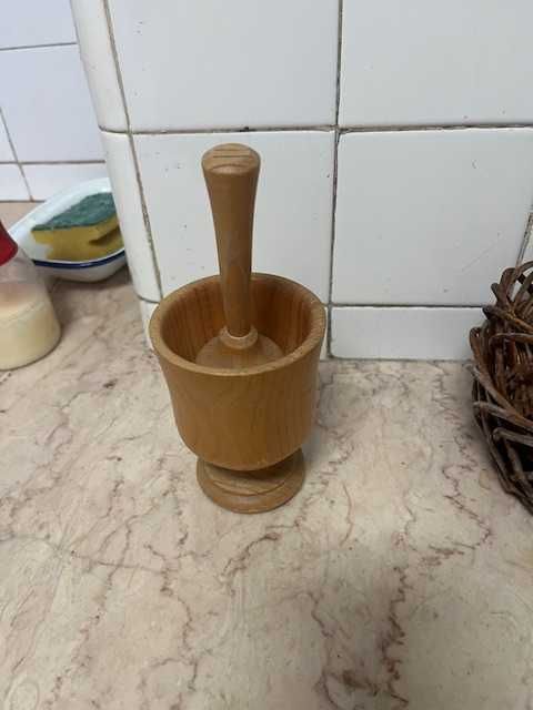 Pilão e almofariz em madeira
