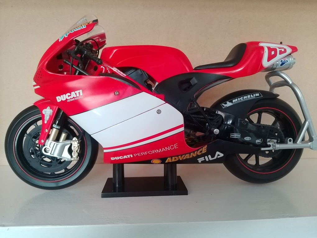 Продам модель мотоцикла 1:6