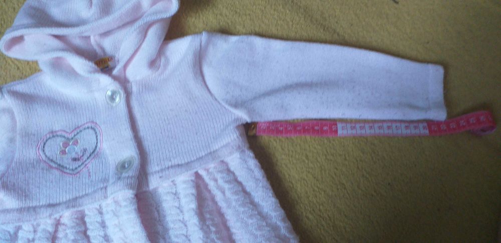 Bladoróżowy sweterek plus szary półgolfik r. 92/98