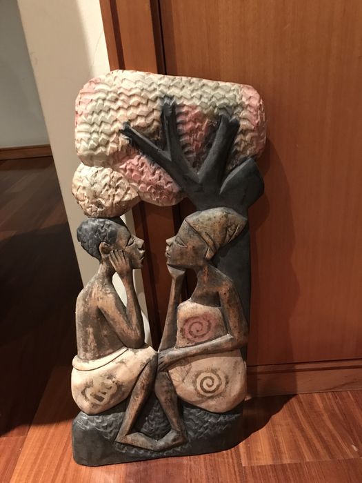 Figura de madeira para pendurar na parede