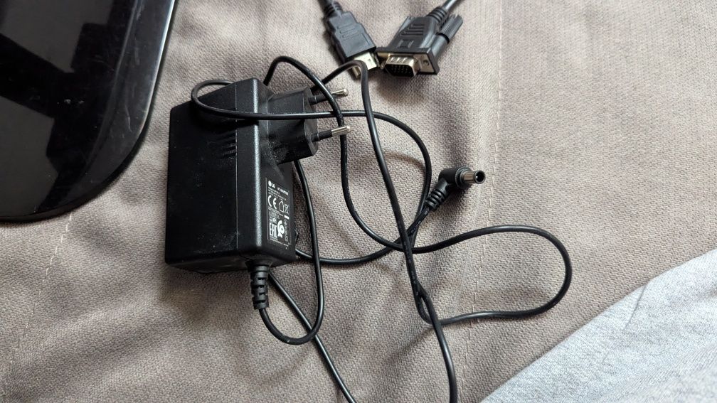 Офісний монітор LG 22MP55A