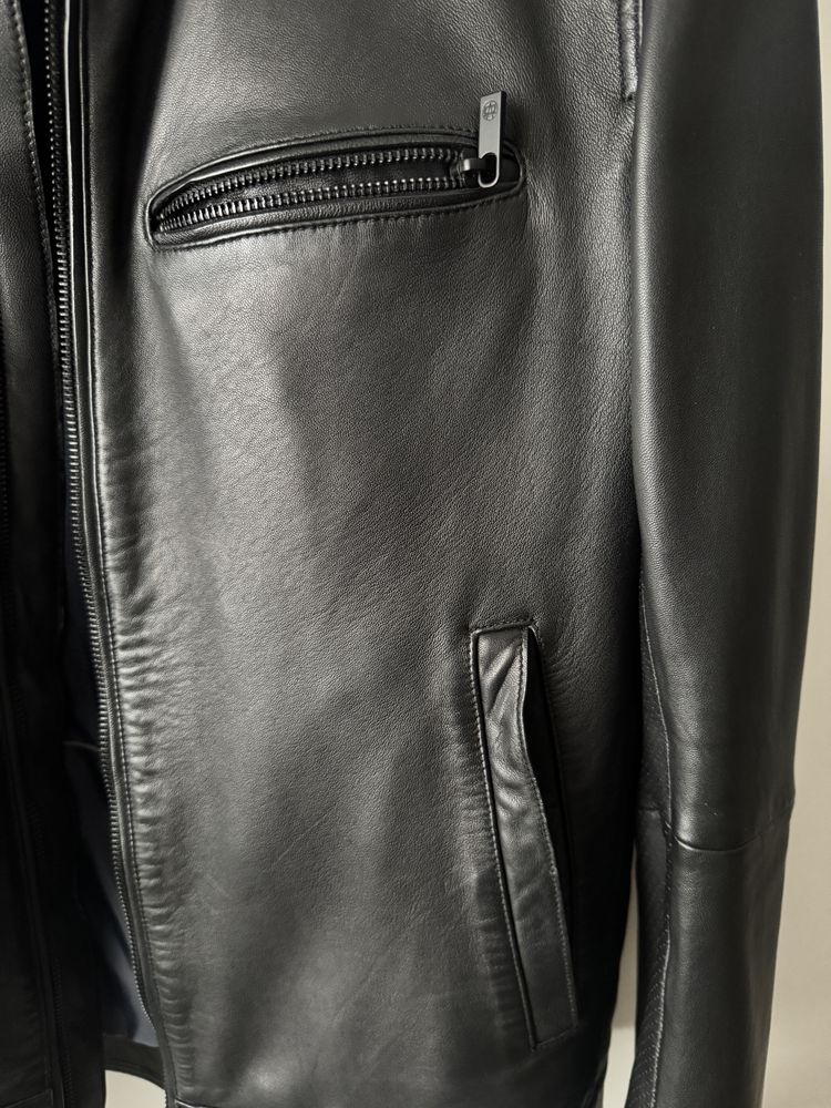 Шкіряна куртка Massimo Dutti. Чоловіча, розмір M
