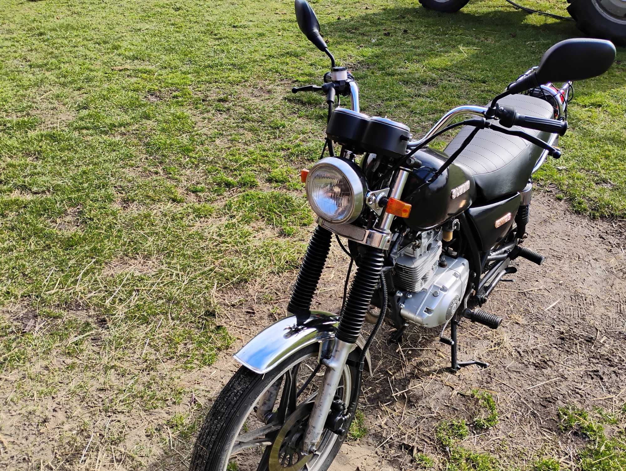 Motocykl Suzuki gn 125